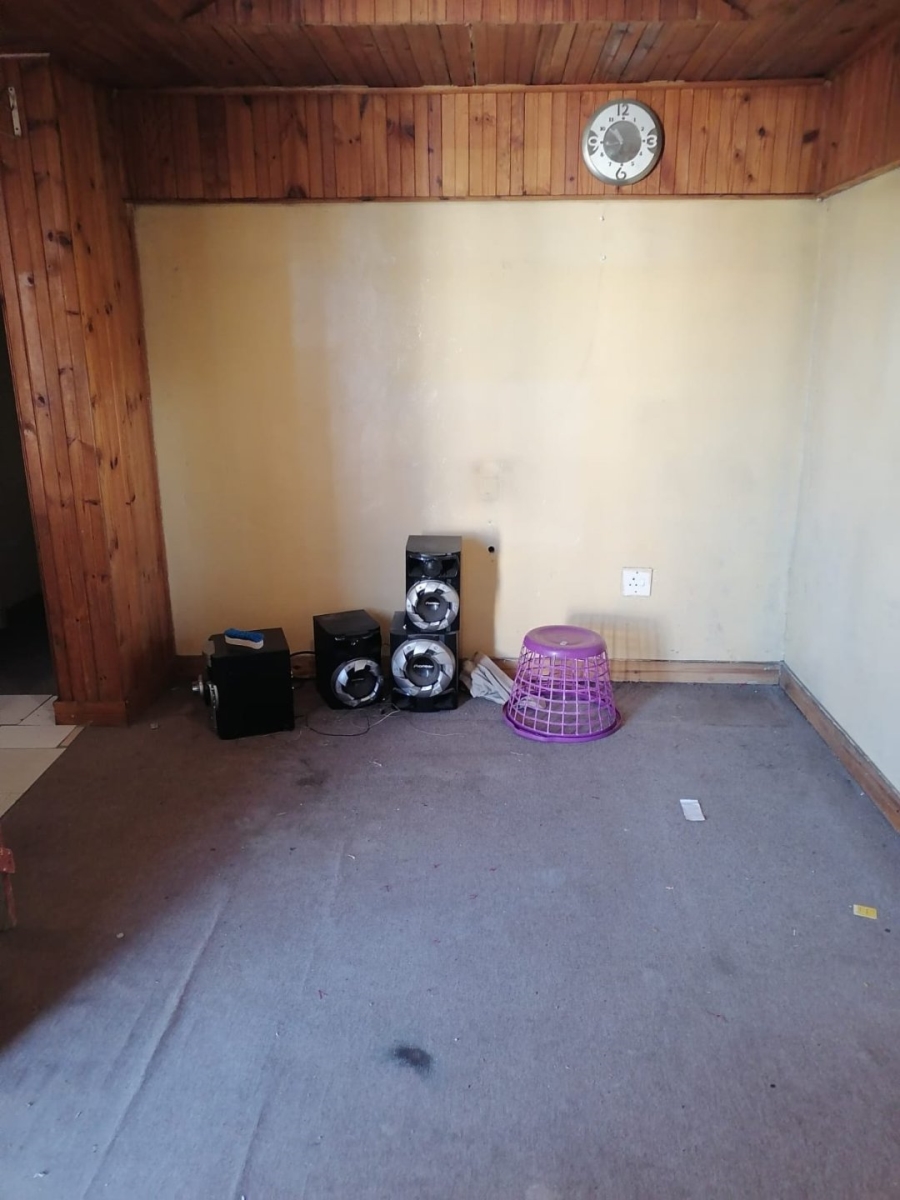 2 Bedroom Property for Sale in Mxolisi Phetani Western Cape